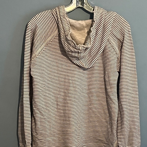 SELLING TOP LOUISVILLE CARDINALS FOR WOMEN SIZE SMALL COLOR BLACK/GRAY BNWT - Picture 11 of 14